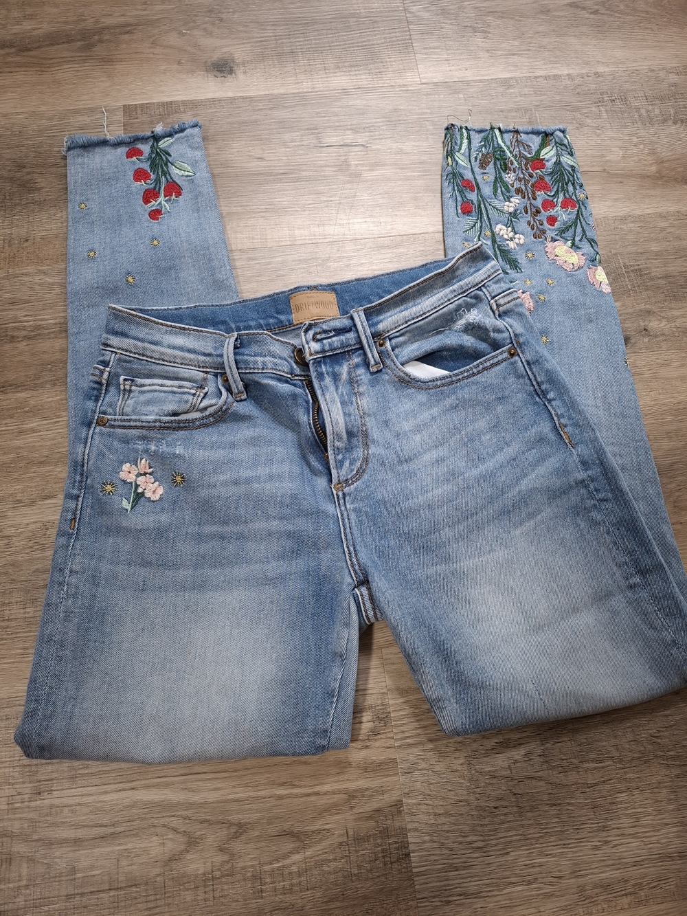 Driftwood Floral Embroidered Light Blue Women's Jeans Size 26